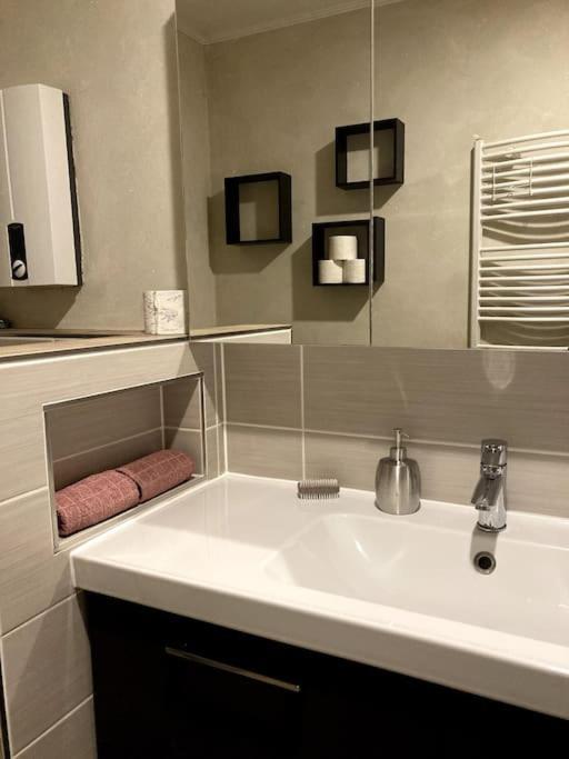 Grosse Wohnkueche, Terrasse, Schlafzimmer Am Steinhuder Meer, Wlan, Parkplatz, Fussbodenheizung, 70Qm Вунсторф Экстерьер фото